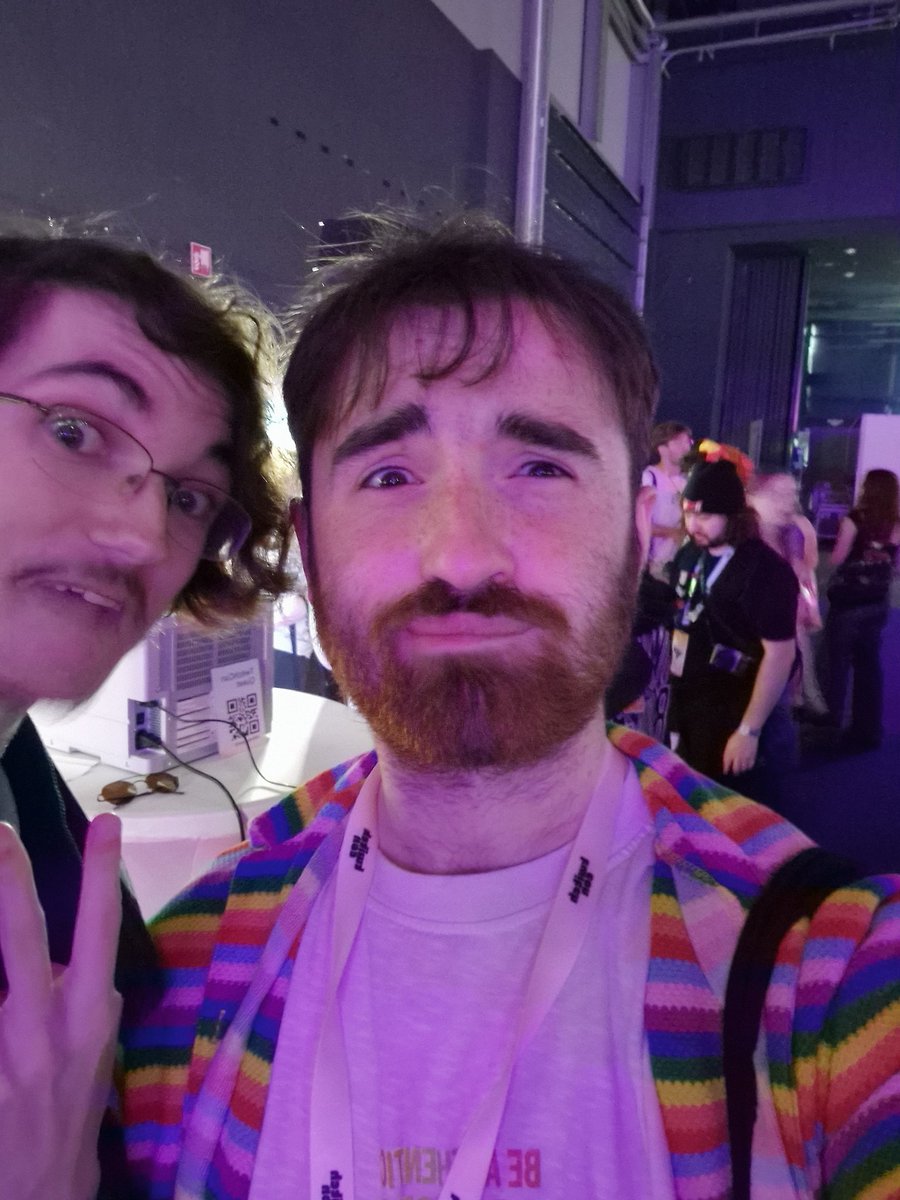 LynxyLeia tweet media