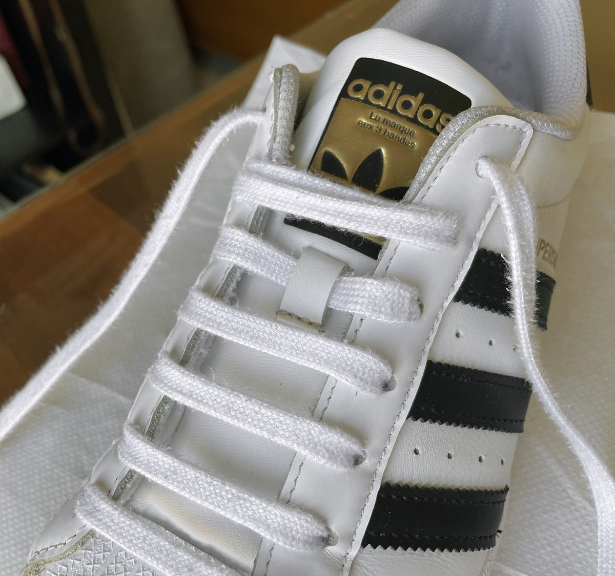 profshoelace's tweet photo. Today's shoe lacing photo was contributed by Fotis L. in Jul-2022. White, black &amp; gold Adidas Superstars laced with white “Straight Bar Lacing”.
#white #black #gold #adidassuperstar #adidasshoes #adidas #superstar #shoes #straightbarlacing #straightlacing #barlacing #workaround https://t.co/MeAbEAplKD