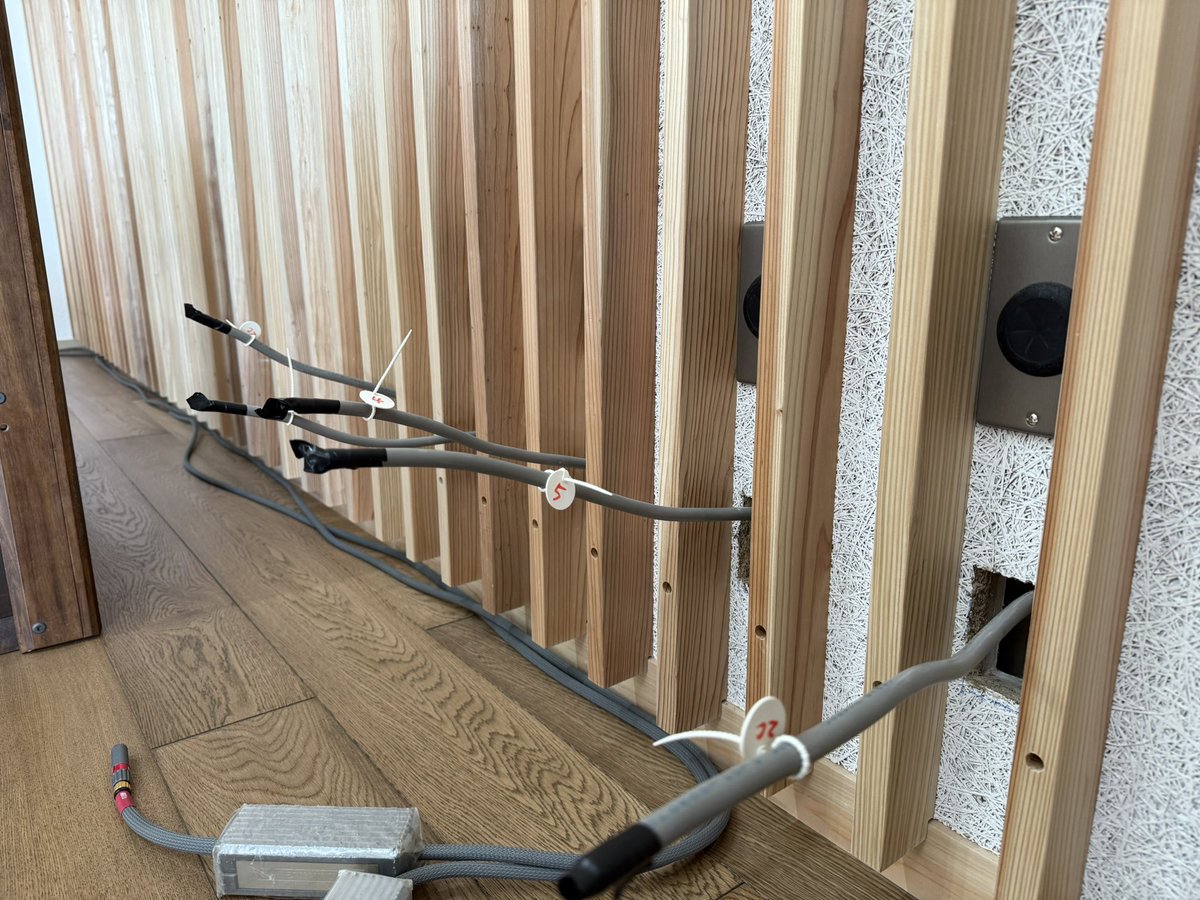 emc_hiroshi's tweet photo. 山口県宇部市K様新築邸にてEMC電源工事の施工確認。
K様はサウンドテックにてEMC電源を体験、長年の願望であったオーディオ専用電源工事をご依頼下さいました。
素晴らしい質感の建物は完成し、あとはEMC電源工事とインストールを待つのみです。
 #オーディオ
#サウンドテック
#soundtec
#emc設計 https://t.co/nvQrii8x4e