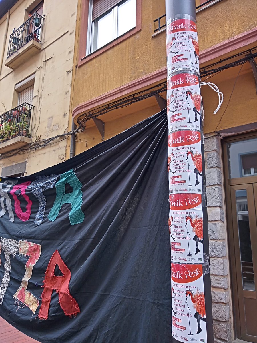 Errotako azokan gaude. Popatik Festerako bi sarrera zozketan, pasa zaitez. 13:00ak arte egongo gara