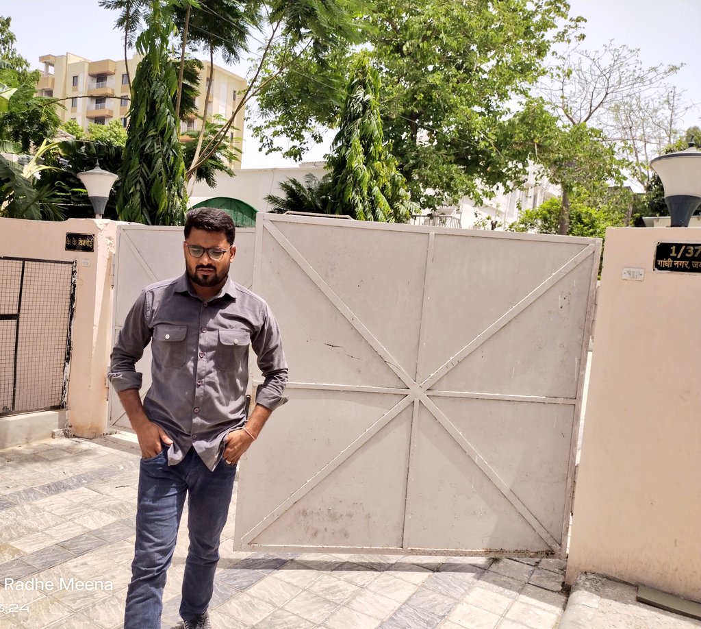 राजस्थान के 2 लाख बेरोजगार युवाओं का बेरोजगारी भत्ता के लिए विभाग के माननीय मंत्री श्री केके बिश्नोई जी से भाजपा नेता अशोक सैनी जी के साथ सकारात्मक व सफल मुलाकात हुई।

विभाग के डायरेक्टर साहब को आवास पर बुलाकर संबंधित समस्याओं का समाधान करवाने का काम किया।

जल्द 2 लाख युवाओं के