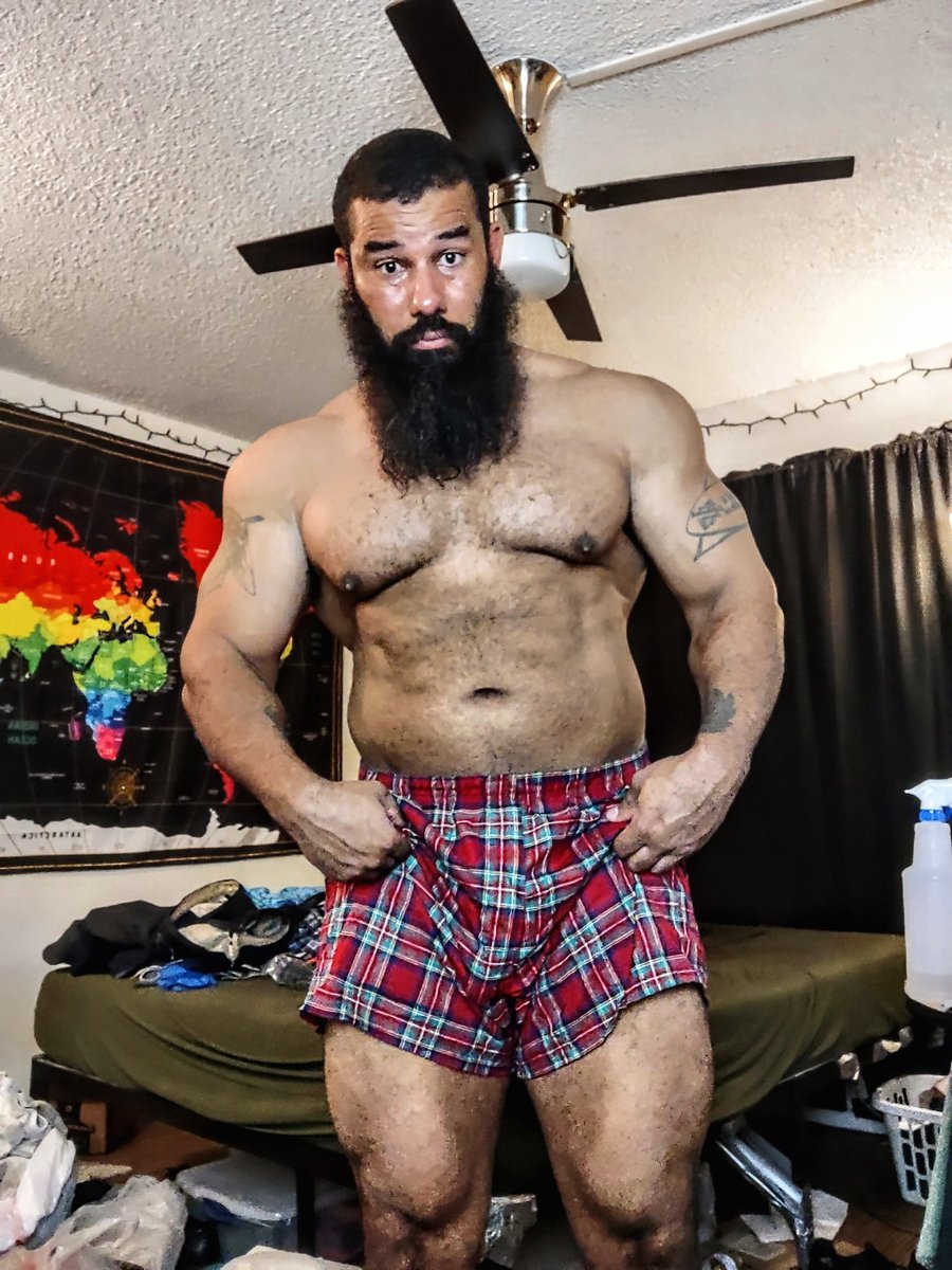 Quads are starting to grow again!!! #bodybuilder #hunk #stud #beefcake #muscleman #musclegod #muscledaddy #musclehunk #musclestud #musclegodsamson #samsonbiggz