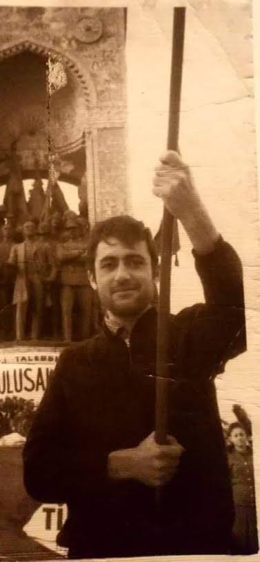 kiralık tabancalar ateşlendi ansızın
daha dün gibiydi, gencecik döküldüler
aralı dudaklarında bir mutlu gülümseyiş vardı
çizgi çizgi özgürlüktü parıldayan yüzlerinde.

68 Devrimci Önderlerinden Dersim'in Yiğit Devrimcisini Saygıyla Anıyoruz
#HueseyinCevahir
Hüseyin Cevahir