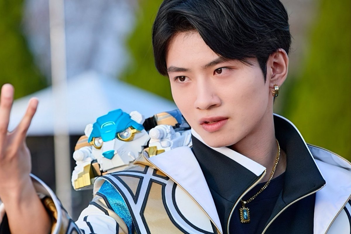 The actor mentioned that he was inspired by Ikeda/Jeramie who’s also a white sixth ranger.
MAYBER WE WILL HAVE ANOTHER PEAK???