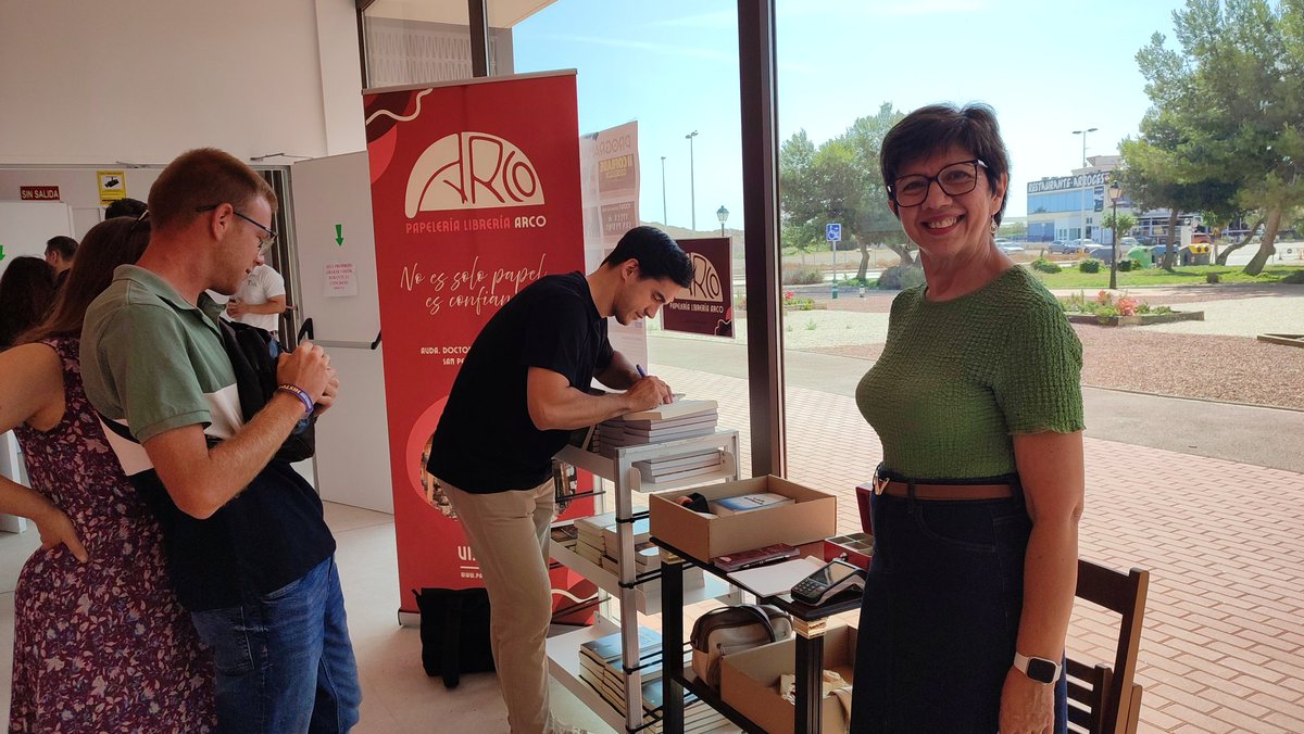 No sabéis qué ritmo ha llevado Maria Dolores, de la Papelerįa librerįa ARCO surtiendo de libros a los amantes del misterio
    Esta mañana, <a href="/JaviPerezCampos/">Javier Pérez Campos</a> continúa firmando su IMMATURI y otros títulos
    Gracias por darnos tanto trabajo del bueno!
<a href="/JoaquinAbenza_/">Joaquin Abenza</a>
<a href="/Ayto_Pinatar/">Ayuntamiento de San Pedro del Pinatar</a>