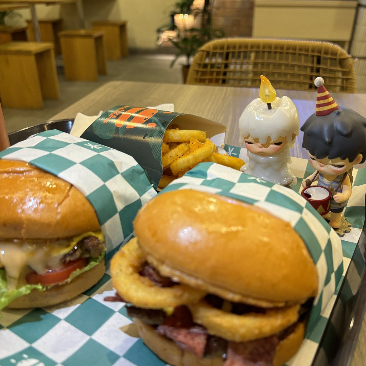candle light dinner—🍔🌟