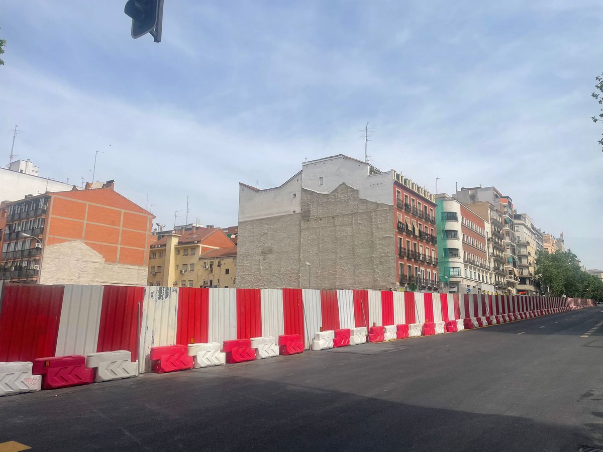 A vivir Madrid (@avivirmadrid) on Twitter photo 🚧 Conectamos con <a href="/leo12rod/">Leo Rodríguez</a> desde el Paseo de las Delicias, que reabre al tráfico tras más de nueve meses de obras por la ampliación de la Línea 11 de Metro.
Hablamos con vecinas y vecinos sobre movilidad, cambios y expectativas en el barrio.
📻 cadenaser.com/radio-madrid/a… 🚧 Conectamos con <a href="/leo12rod/">Leo Rodríguez</a> desde el Paseo de las Delicias, que reabre al tráfico tras más de nueve meses de obras por la ampliación de la Línea 11 de Metro.
Hablamos con vecinas y vecinos sobre movilidad, cambios y expectativas en el barrio.
📻 cadenaser.com/radio-madrid/a…