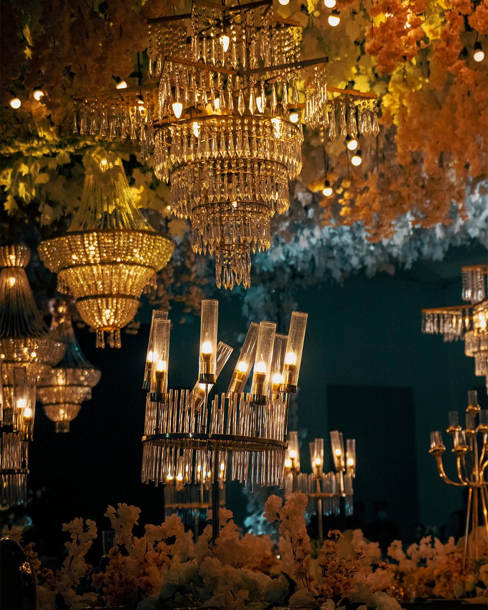 Planning a June wedding?

Glass adds sparkle and is beautifully versatile, perfect for creating unforgettable moments and making your big day shine with stunning decor ✨