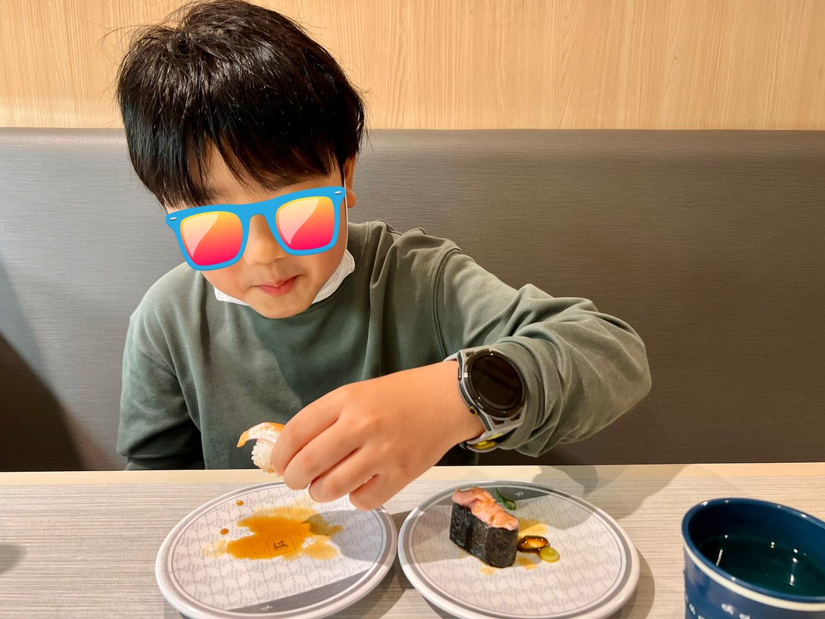 sicyan_sicyan's tweet photo. 息子(10)が僕もみなとみらいで走りたい!
とのことで、合流して、3.75kmラン🏃🏃♂️♪
暑さで疲れたので、その後は、
3時のおすしにしました🍣✨
#cloudstratus (レンタル) https://t.co/ca9xdiRnpw