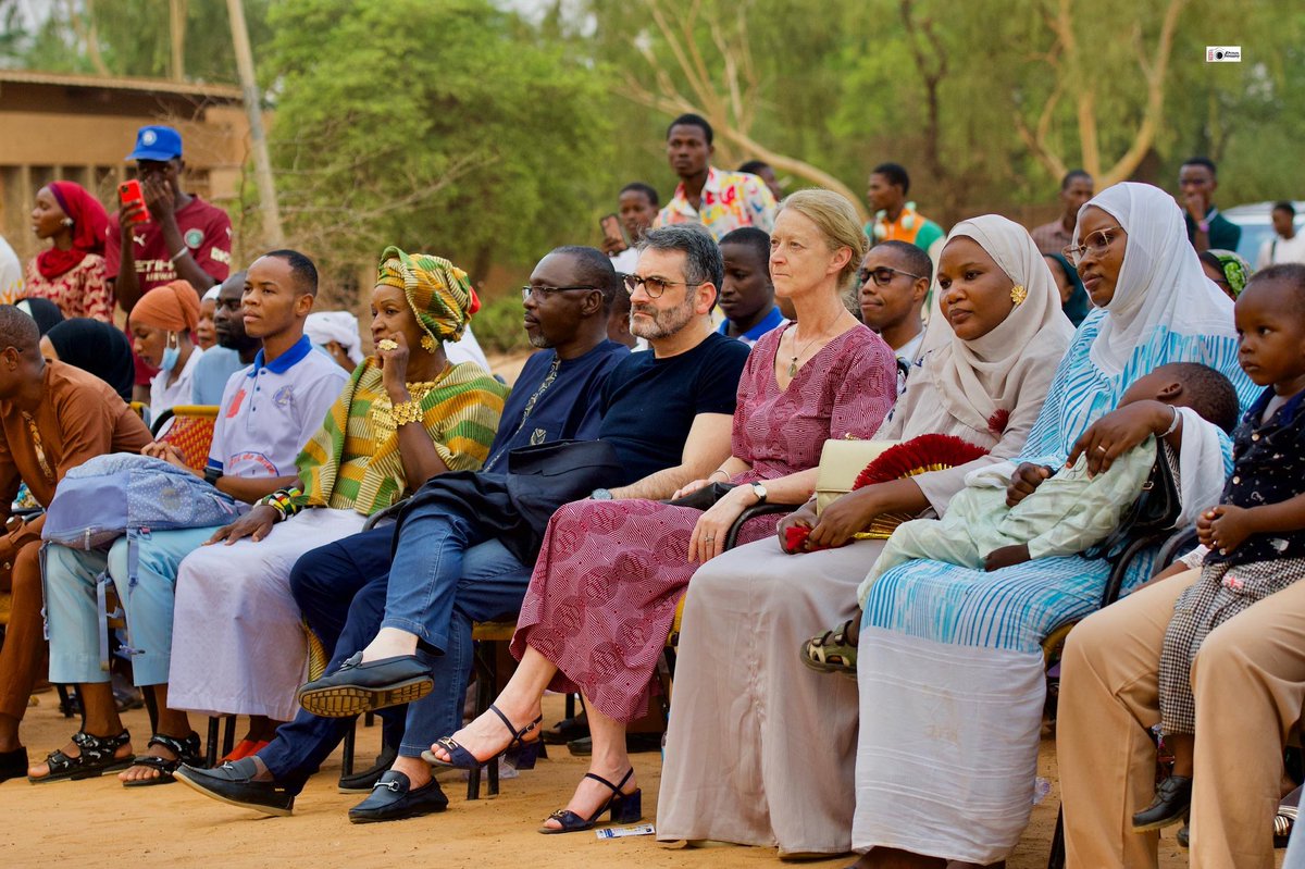 ItalyinNiger's tweet photo. Après-midi musical grâce à FESFEPAT 2 de la diva Fati Mariko. Quelle voix, quelle élégance qui se renouvèle chaque fois! 👏🏻🙏 https://t.co/NPb5TyjKMo