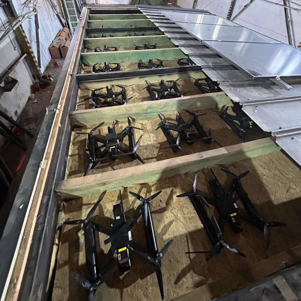 Over 50 FPV drones stored in one truck

Truck drivers had no clue what they were driving, once they got near a Russian military target, 50 FPV drones take off and bomb high-value military targets, while drones are controlled live from Ukraine 🇺🇦

A Massive Intelligence Operation!