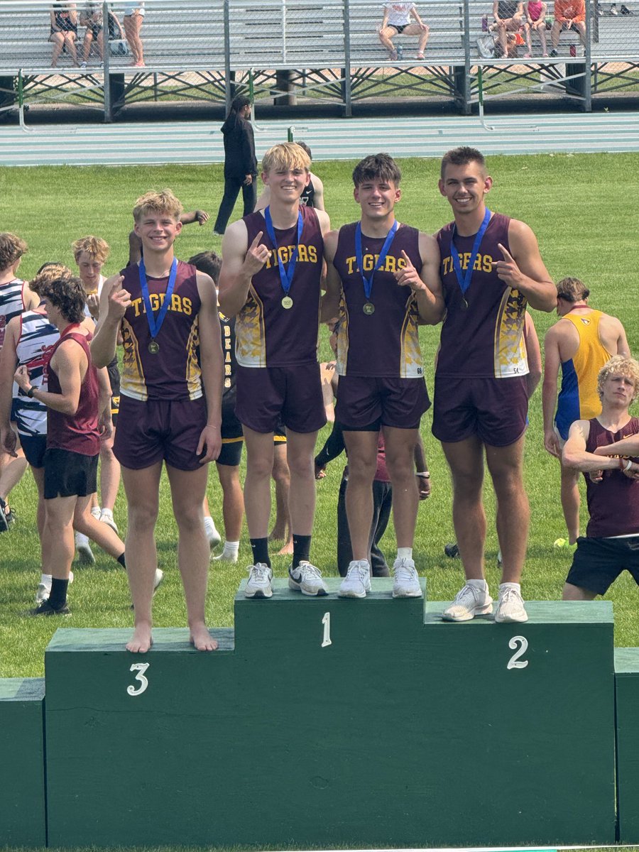 Stewie_Track's tweet photo. Huge congrats to our 4x100 &amp; 4x200 Champions.  Off to state and they broke both school records (set last year). https://t.co/wvqJ6fzp2d