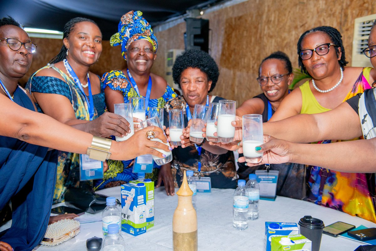 YesRwanda_'s tweet photo. 🥛 Happy World Milk Day!
Children were served milk as a symbol of good nutrition and healthy growth.

Rwanda joins the world in celebrating the importance of milk in improving children's health and promoting community development.
#WorldMilkDay2025
 #MilkForKids https://t.co/pvezMKriK4