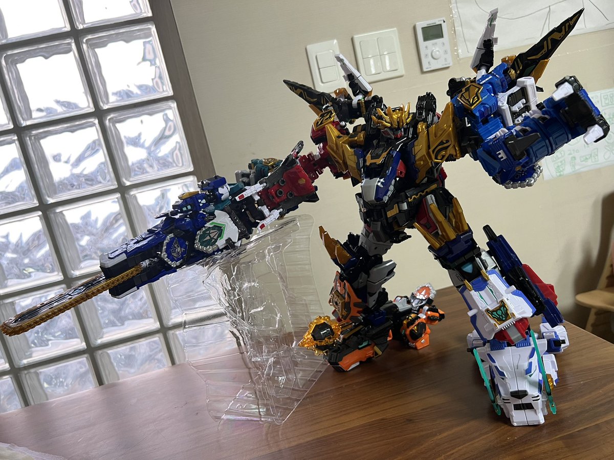ミニフォース、ようやくグレートレックスカイザーD9完成！ 流石に可動