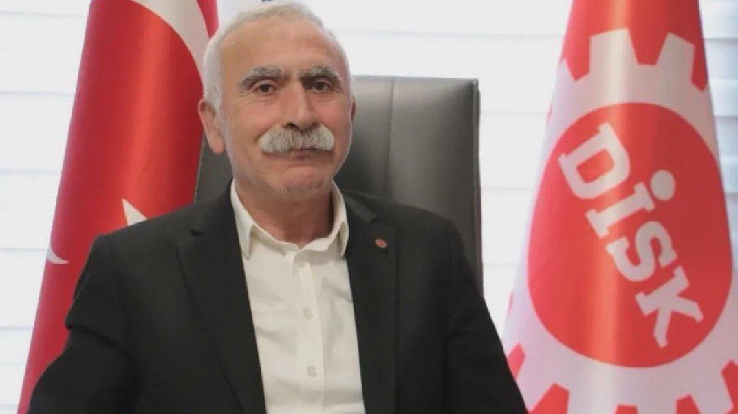 Naz YAVUZARSLAN (@nazyavuzarslan) on Twitter photo DİSK Temsilcisi Memiş;
"İzmir'de Cemil Tugay 1 milyon 282 bin oy almış. Hamza Dağ 977 bin oy almış. İşçilerin aileleriyle birlikte 500 bin oyu var. Hesabı siz yapın." diye tehdit ediyor.
Bu adama asla taviz vermeyin, Cemil Bey… Hadsiz, bir de tehdit ediyor…
<a href="/drcemiltugay/">Dr. Cemil Tugay</a> DİSK Temsilcisi Memiş;
"İzmir'de Cemil Tugay 1 milyon 282 bin oy almış. Hamza Dağ 977 bin oy almış. İşçilerin aileleriyle birlikte 500 bin oyu var. Hesabı siz yapın." diye tehdit ediyor.
Bu adama asla taviz vermeyin, Cemil Bey… Hadsiz, bir de tehdit ediyor…
<a href="/drcemiltugay/">Dr. Cemil Tugay</a>
