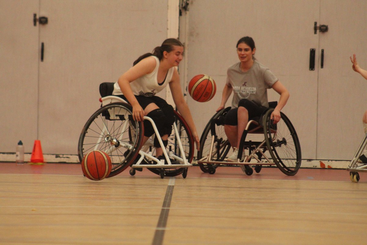 campusrevuelta's tweet photo. Pones el oído.

Te enseñan.

Pruebas.

Sale mal. Sonríes y sigues.

¡Baloncesto, escuela de vida! 💜 https://t.co/vtevdKq8FS