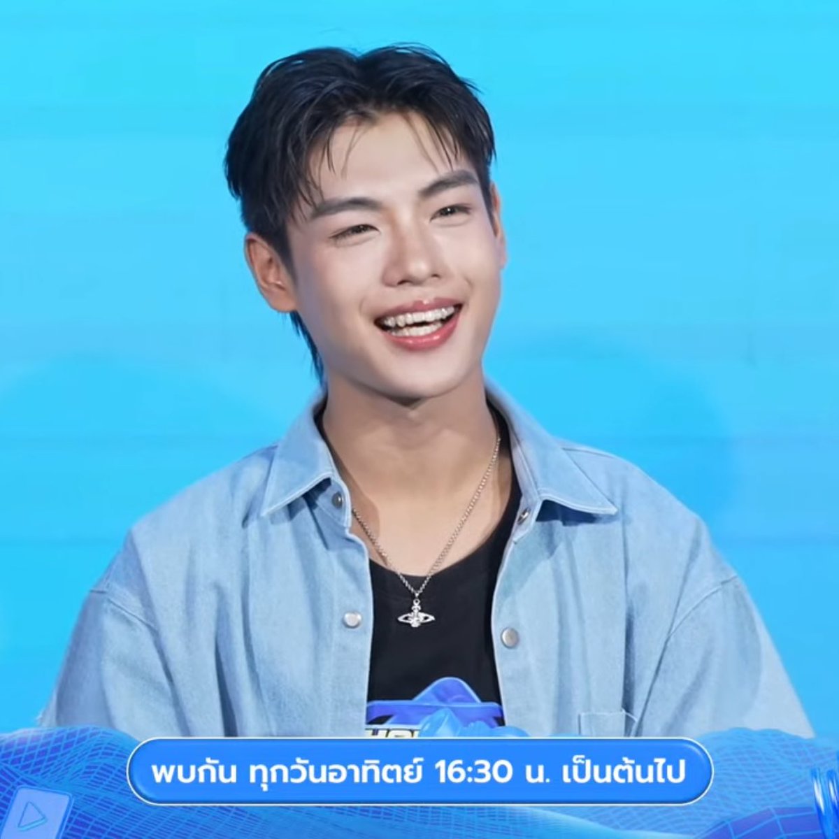 มาเจอเบสท์ <a href="/Bbeztch/">bestcholsawas</a> และ เอิร์ธ <a href="/earth_np_/">EARTH🪐</a> กันได้ใน  <a href="/TMCcountdown/">Thailand Music Countdown</a> 
ตอนนี้ ! พวกเราขอฝากตัวด้วยนะครับ ❤️💙

youtube.com/live/LEs6W7oWV…

#ThailandMusicCountdown #TMC2025 

#DEBEST
#EarthNanthawat
#ViuTalent