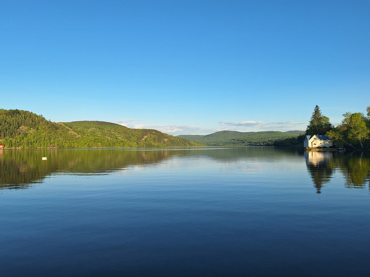 The deep blues and vibrant greens of summer are coming in at Crystal Lake. 
#vtstateparks #northeastkingdom #vt #beautiful #gorgeous #sunset