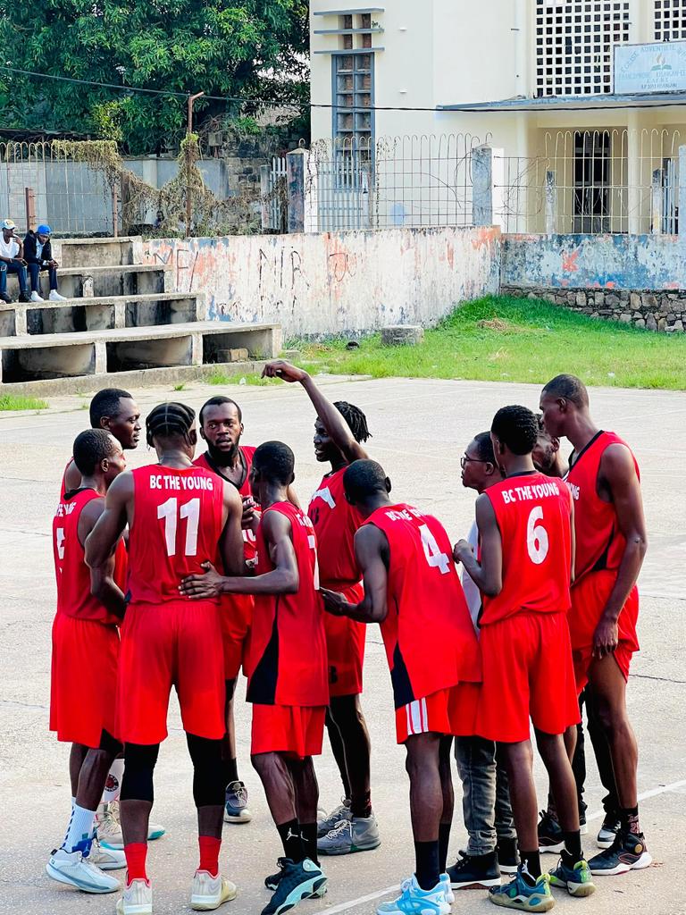 SalumuMoses's tweet photo. #kisangani #basketball
La 7è journée du championnat local de l'Entente Urbaine de Basketball de Kisangani #eubakis démarre ce dimanche 01 juin avec une seule rencontre. Le champion en titre, le #BCTheYoung croise son dauphin le #BCMonastère au stadium d'Hellénique à 14heure30 https://t.co/fRQgu55DX4