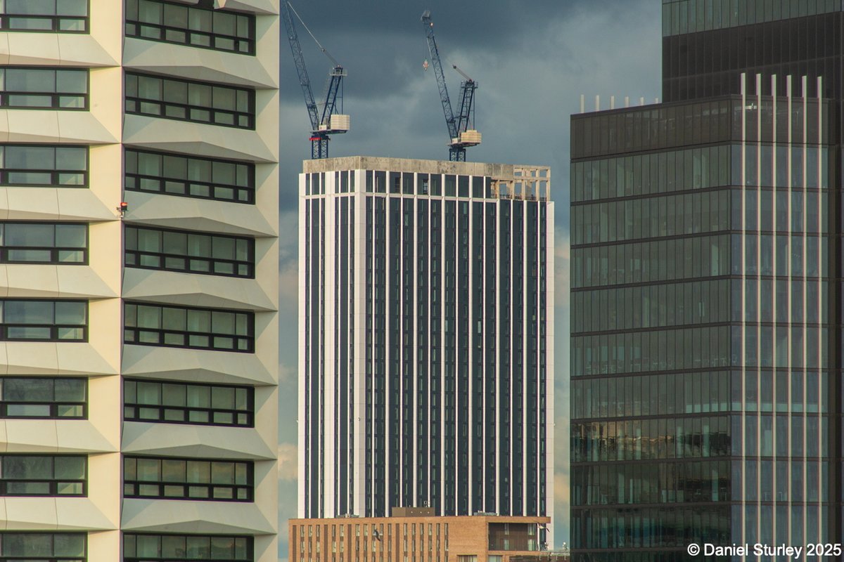 Daniel_Sturley's tweet photo. #Birmingham UK, 4 from the #construction of One Eastside π #BirminghamWeAre #NearlyFinished #SkyScraperTwo #Architecture #AllStyles #Photography https://t.co/ARTqkisZAp