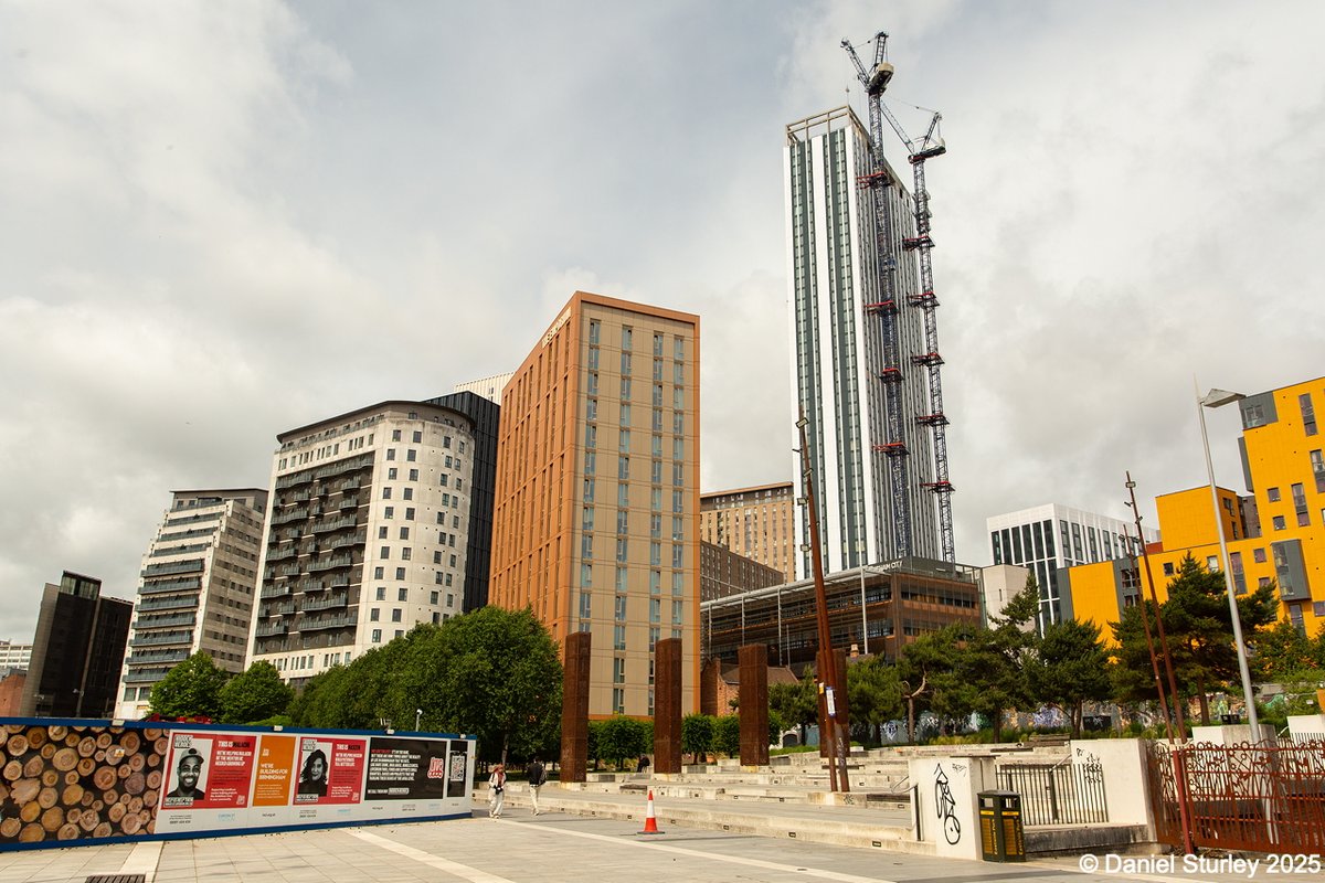 Daniel_Sturley's tweet photo. #Birmingham UK, 4 from the #construction of One Eastside π #BirminghamWeAre #NearlyFinished #SkyScraperTwo #Architecture #AllStyles #Photography https://t.co/ARTqkisZAp