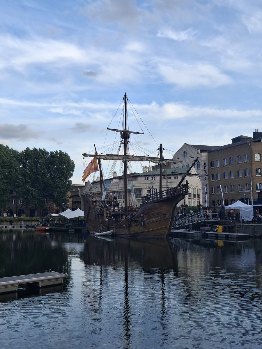 TradeMemorial's tweet image. Ship Ahoy! ⛵Did you know that @lanaosantamaria will be moored in London at @skdocks until Sunday 8 June? Built by the Nao Victoria Foundation it's a 93ft museum ship and replica of Christopher Columbus’s 15th century flagship. A must see! ⚓⛴️