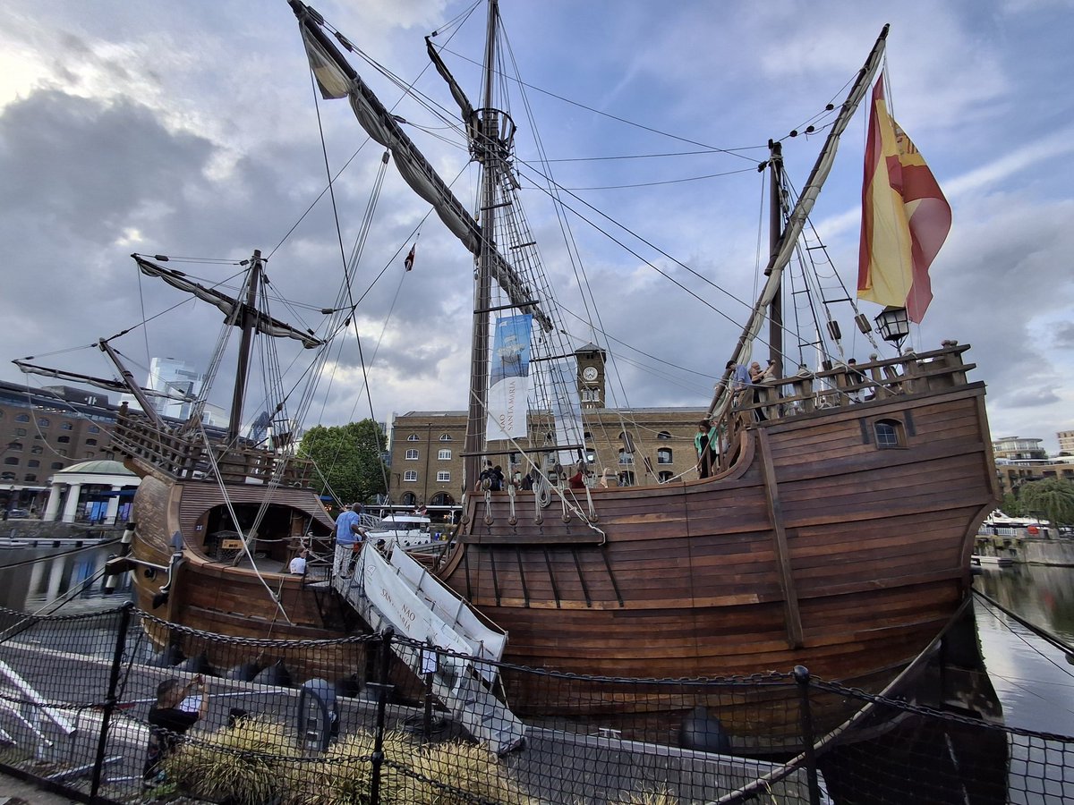 TradeMemorial's tweet image. Ship Ahoy! ⛵Did you know that @lanaosantamaria will be moored in London at @skdocks until Sunday 8 June? Built by the Nao Victoria Foundation it's a 93ft museum ship and replica of Christopher Columbus’s 15th century flagship. A must see! ⚓⛴️