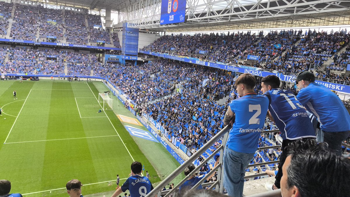 pelrusu's tweet photo. 10 Años después, vuelve a hacerlo.  mágico Oviedo aleee. Por los que no están, por los que estuvimos en el barro y por los que nunca te vieron en primera. https://t.co/5yhA7UERKO