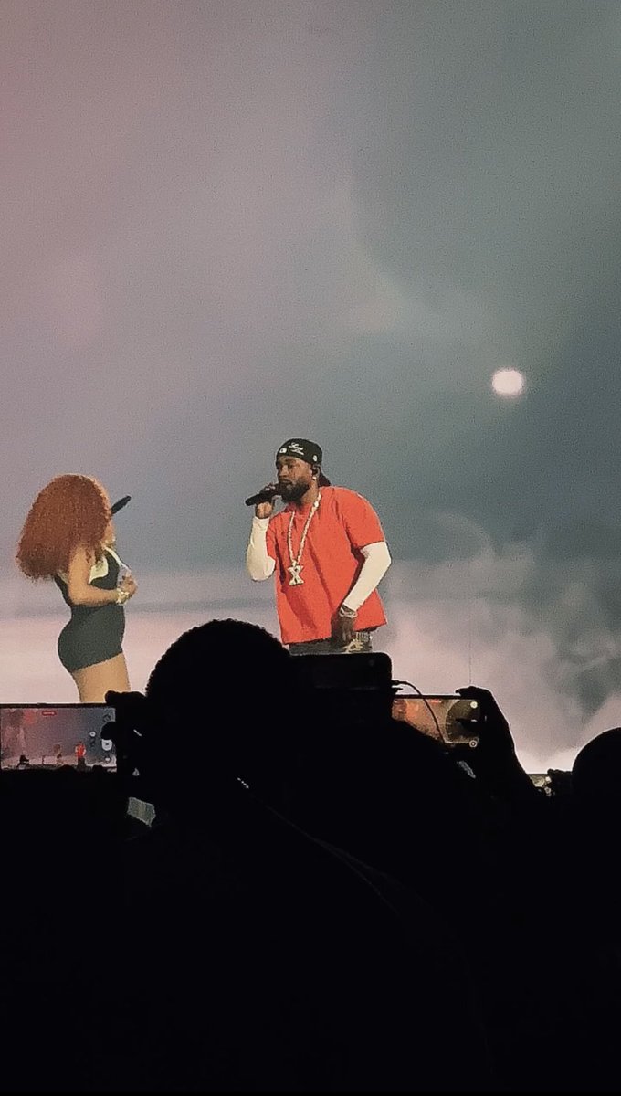 OGBlackedOut's tweet photo. Kendrick Lamar &amp; SZA Grand National Tour at Allegiant Stadium, Las Vegas was wild lol. Peep the employees 💀💀💀 https://t.co/uCiUIgX7OF