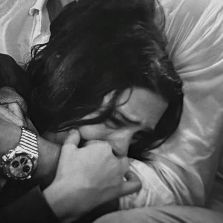 Onca düşmanın varken ; en sevdiğin vuracak seni ..