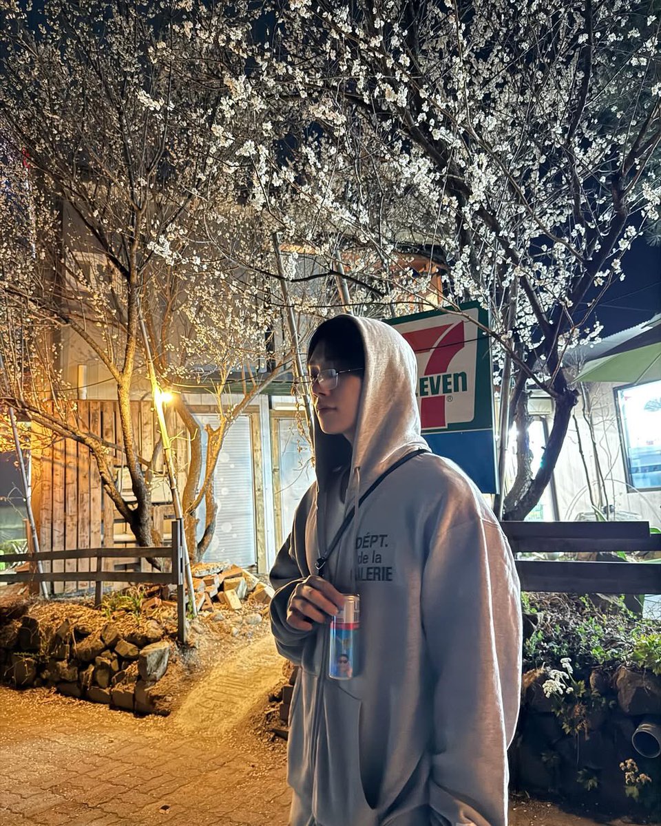 shua_enthusiast's tweet photo. a hottie 🥵                      a babie 🥹 https://t.co/quela2FsWo