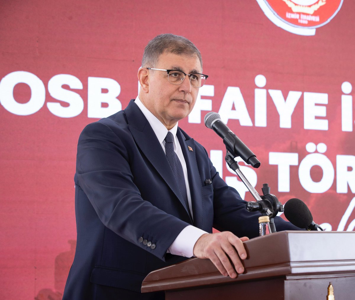 İzmir Büyükşehir Belediye Başkanı Cemil Tugay’dan sendikaya sert tepki 👇🏻

“ Dediniz ki, Cemil Tugay’la Hamza Dağ arasındaki oy farkına bakın, biz ailelerimizle 500.000 kişiyiz hesabı ona göre yapın. 

Yapalım Sayın Sendika Yetkilileri, İzmir halkı da yapacaktır bu hesabı. Benim