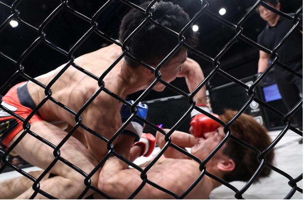 初めての負け、完全に実力不足
格闘技舐めてた田嶋選手クソガキに厳しさ教えてくれてありがとうございました。
この一敗で終わり。あとは全部勝つ
今日負けて離れてく人もいるだろうし喜んでる人もいるやろ。喜んでろ
這い上がるから
気持ちなんて折れてない。
モチベ爆上がりや