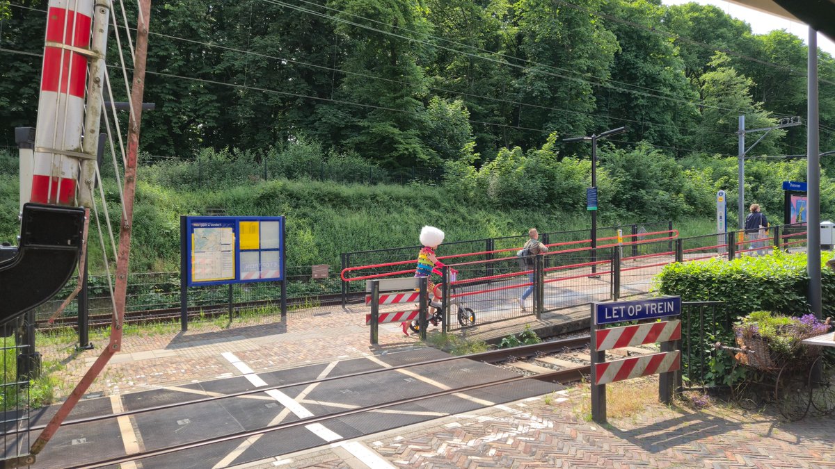 VENI, VIDI, FIETSIE! Gisteren opgetreden in restaurant Klein Centraal op station Overveen. Ook nog lekker gedold met passsanten en treinreizigers. O.a. op een vouwfiets over het perron gereden 😍