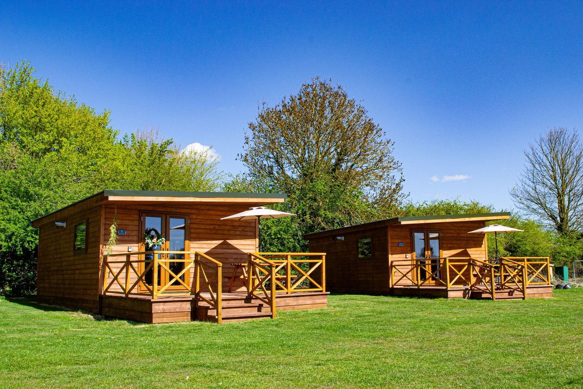 🌳✨ Cherry Burton Leisure Park is the hidden gem of the Yorkshire Wolds – a peaceful retreat with all the comforts of home, plus a touch of luxury! Their Glam-Lodges – beautifully handcrafted on-site – are the ultimate in glamping.

camping-directory.uk/3644 

#Yorkshire #Glamping