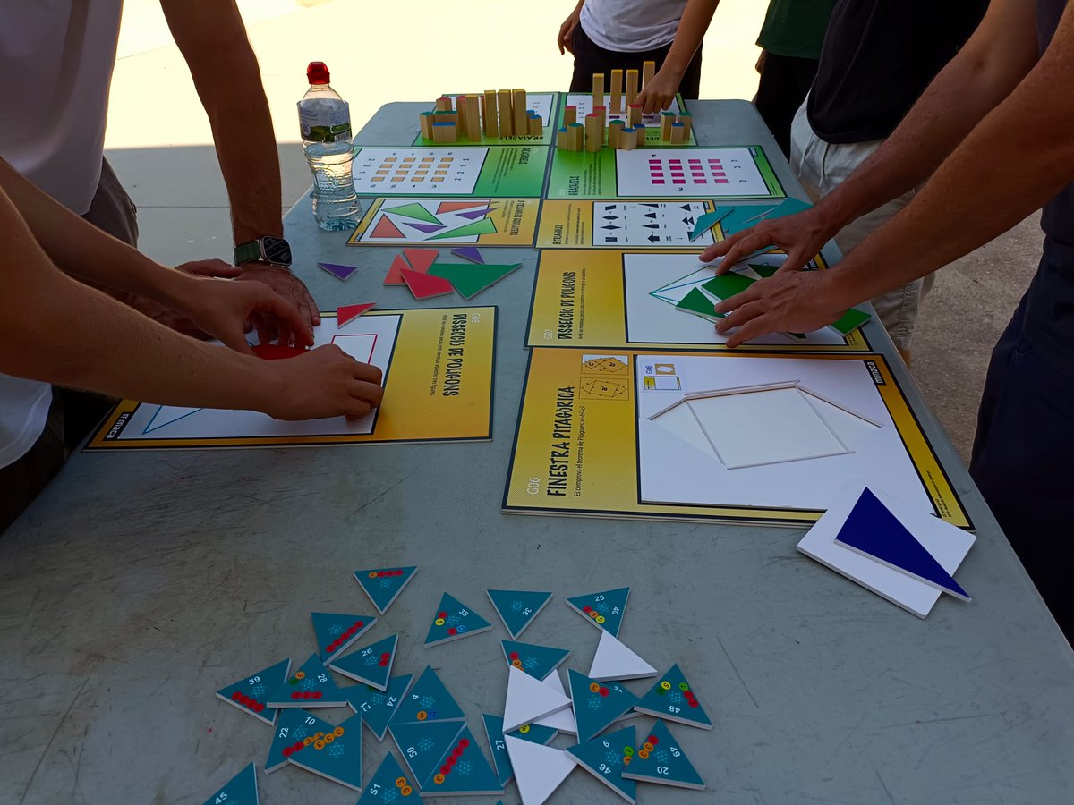 Ahir, després de les proves, van haver-hi jocs i reptes matemàtics per tothom!

<a href="/Feemcat/">Feemcat</a> <a href="/soccatmat/">Societat Catalana de Matemàtiques</a> <a href="/FECYT_Ciencia/">FECYT</a>