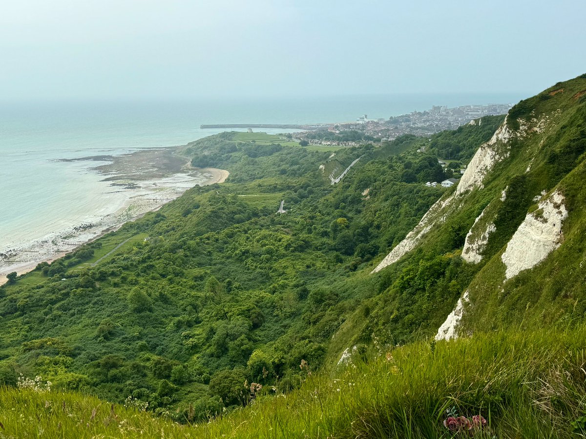 APCAFC's tweet image. I’m back at Capel-le-Ferne for…
#GoingAroundtheUKCoastAgain 
Day 142

For the first time since October, I’m not walking any side projects.

It was here I headed inland on the #NorthDownsWay &amp;amp; #SaxonShoreWay so now I’m back to tourism, and visiting the Battle of Britain Memorial.