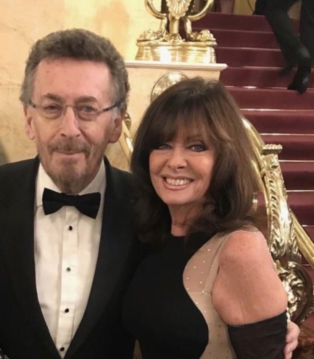 vickimichelle's tweet image. Happy Birthday Fabulous Robert Powell Brilliant actor, lovely man. Wonderful memory at a Royal Variety Performance Have a fab day. #RobertPowell @RoyalVariety #Mahler #TheDetectives #HolbyCity #sundayvibes