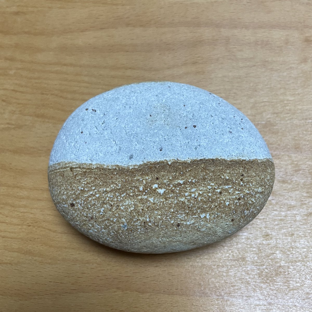 haro714's tweet image. 糸魚川で拾った変わった模様の石😊
人それぞれ見え方が違うようです🤣

夫:砂漠の夜🐪🌙✨
私:だるま🔴