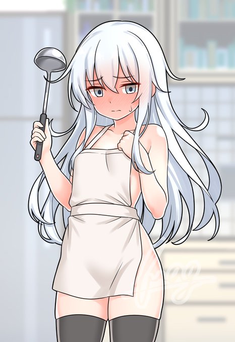 裸エプロンな響ちゃん…
#艦これ 