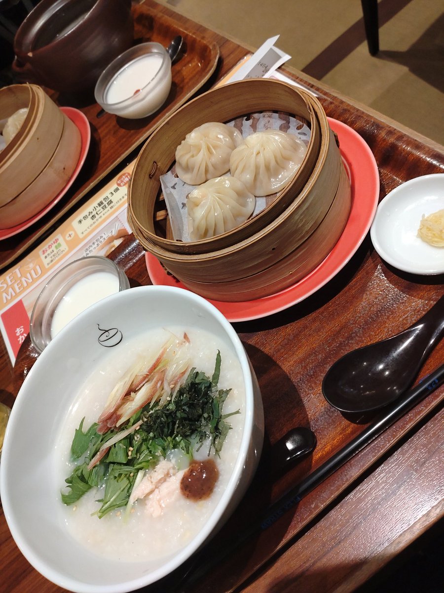 eri_mam's tweet photo. 博多で食べた数々 https://t.co/4gLIojbYYa