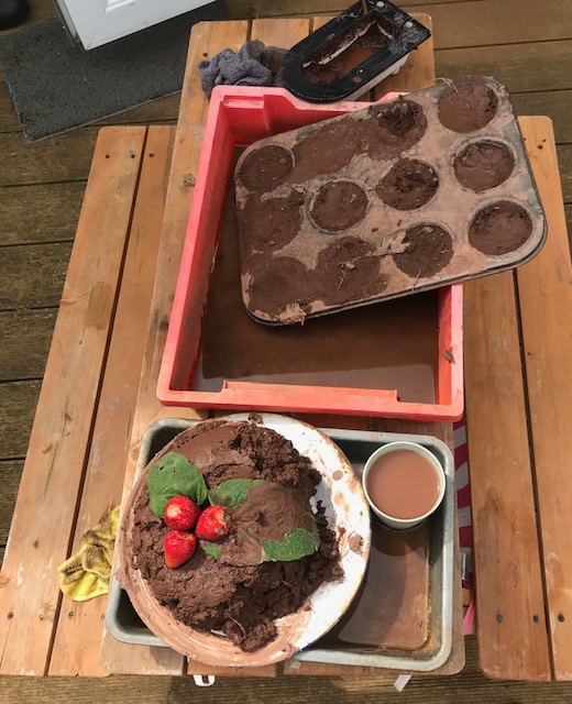 BethanySkinnard's tweet photo. Our 'Lunch' (mud 'cakes') is apparently ready - even the dog looks worried... 
#diningetiquette #countrylife #Devon https://t.co/4HrBfgjs4w