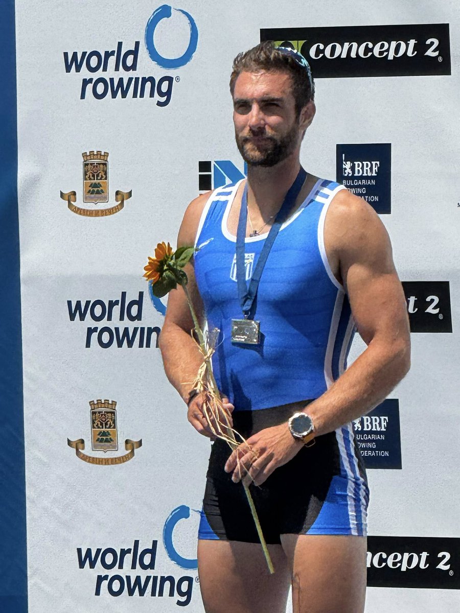 HellenicOlympic's tweet photo. Ο Στέφανος Ντούσκος με το 🥈 μετάλλιο στο στήθος για τη δεύτερη θέση στον τελικό του σκιφ ανδρών, στο Ευρωπαϊκό Πρωτάθλημα κωπηλασίας.
Ο χρυσός Ολυμπιονίκης συνεχίζει να φέρει μετάλλια για την 🇬🇷

#ntouskos #silver #TeamHellas #rowing #RoadtoLosAngeles2028 https://t.co/bqIe4Rvb6j