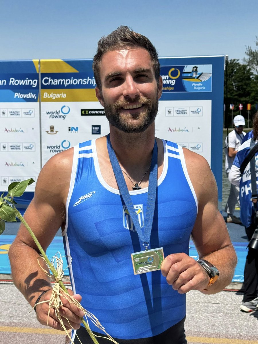 Ο Στέφανος Ντούσκος με το 🥈 μετάλλιο στο στήθος για τη δεύτερη θέση στον τελικό του σκιφ ανδρών, στο Ευρωπαϊκό Πρωτάθλημα κωπηλασίας.
Ο χρυσός Ολυμπιονίκης συνεχίζει να φέρει μετάλλια για την 🇬🇷

#ntouskos #silver #TeamHellas #rowing #RoadtoLosAngeles2028