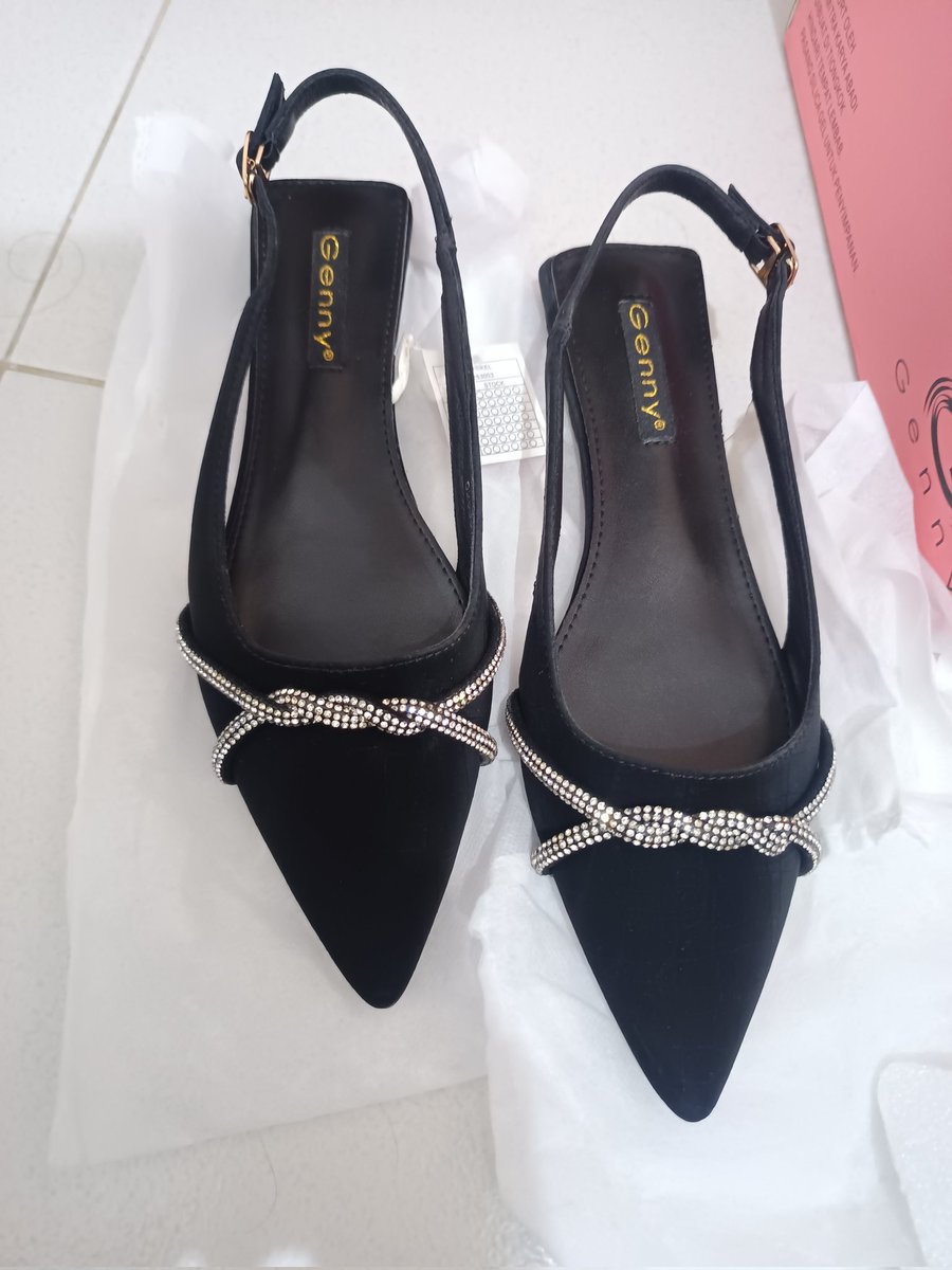 bamyangge's tweet photo. wts sandal cewe uk 39 new dijual karna kekecilan 130k aja 
co🍊 https://t.co/yCCBspJPQk