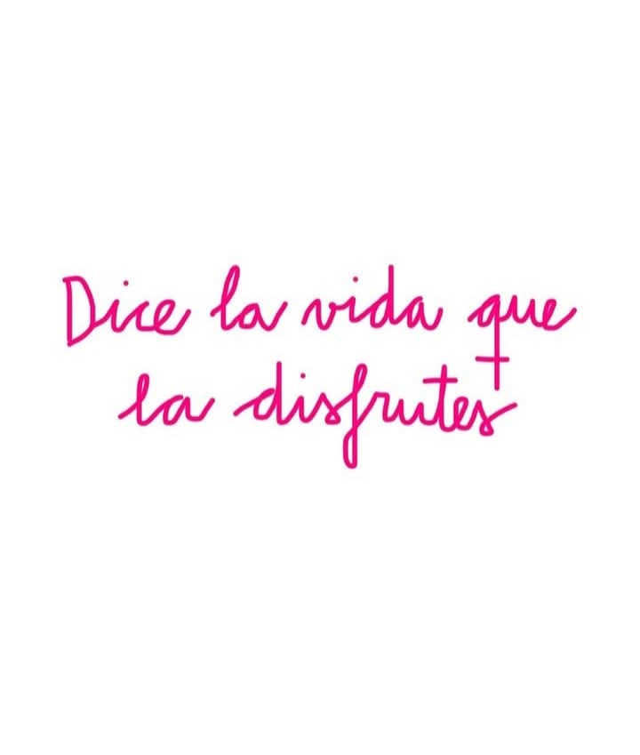 jordaninavarro's tweet photo. “Vive cada instante como si fuera un regalo, porque la vida te invita a disfrutarla.” https://t.co/M69wYjRxQp