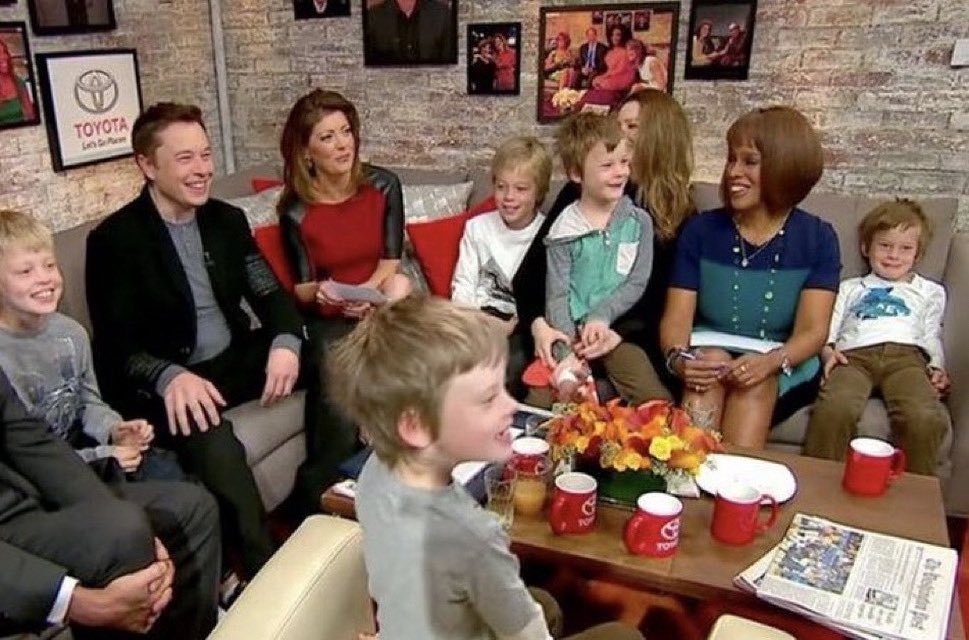 ⭕️ Elon Musk'ın 14'üncü çocuğunun annesi: "Elon, çocuk isteyen herkese sperm vermeye hazır."