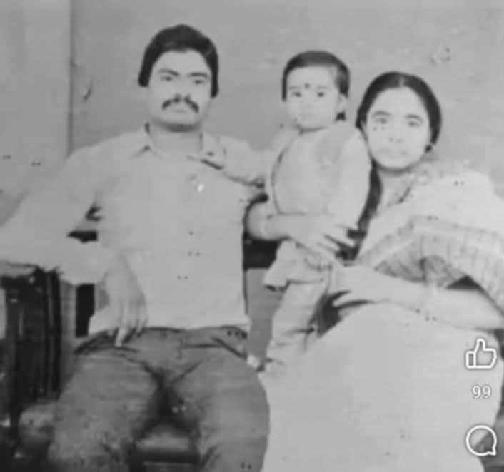 SwarupMondal's tweet photo. @PawanKalyan Why would she? This is her reality. This is her brother's family picture. Notice anything peculiar? https://t.co/Db71mtCTdD