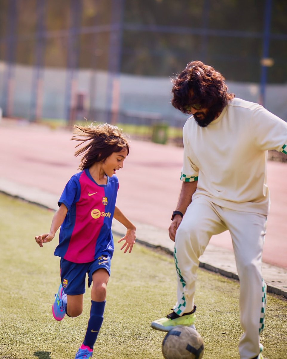 indiaforums's tweet photo. Riteish Deshmukh’s cute birthday post for son Rahyl 😍♥️♥️
.
.
.
#RiteishDeshmukh #Rahyl #Birthday #GeneliaDeshmukh #Family #IF https://t.co/lwnpM74yEX