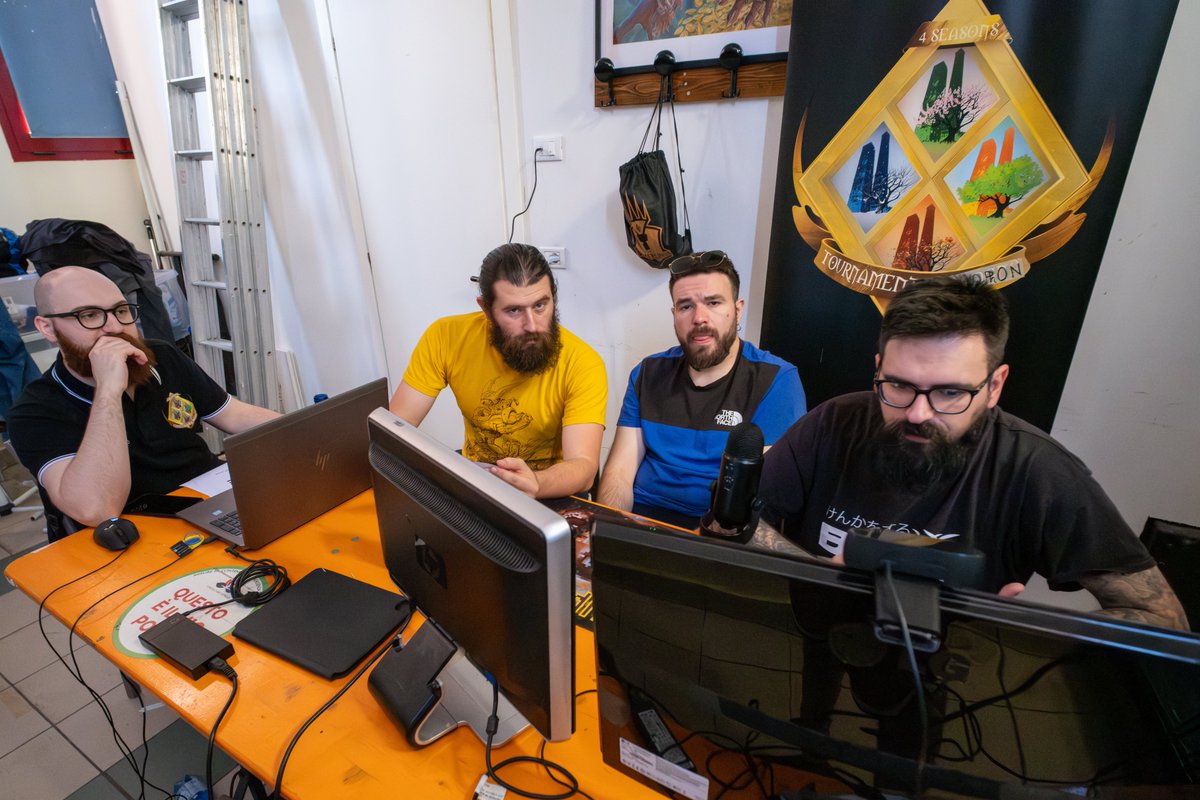 twitch.tv/4seasonstourna…
Streaming Team